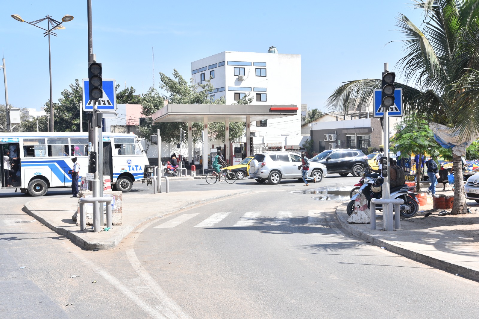 Projet d'extension BT aérienne pour l'alimentation des feux tricolores au carrefour Cheikh Ahmadou Bamba sis Castor